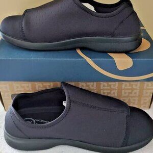 Propet Cush N Foot Men's Slip On Easy Fasten Shoes Size 10.5 NIB